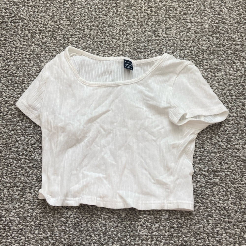 white ribbed crop with short sleeves